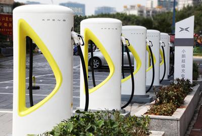 充电桩建设迎新规 发改委强调保障用户权益，鼓励共享模式破解社区难题